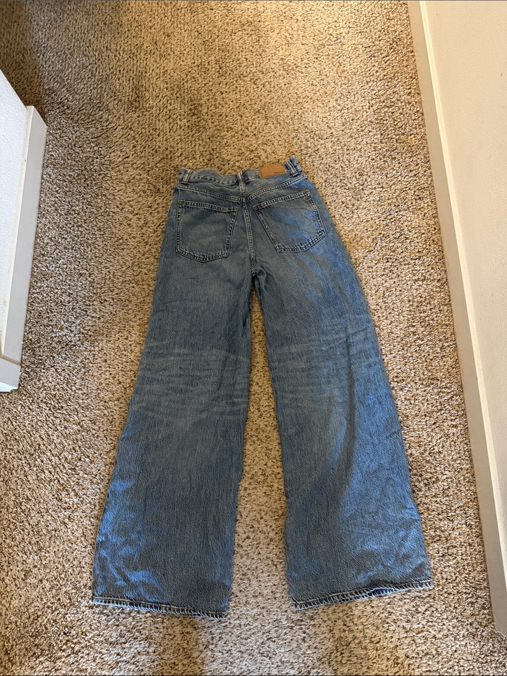 Madewell Wide-Leg Jeans in Medium Blue - Picture 4 of 10